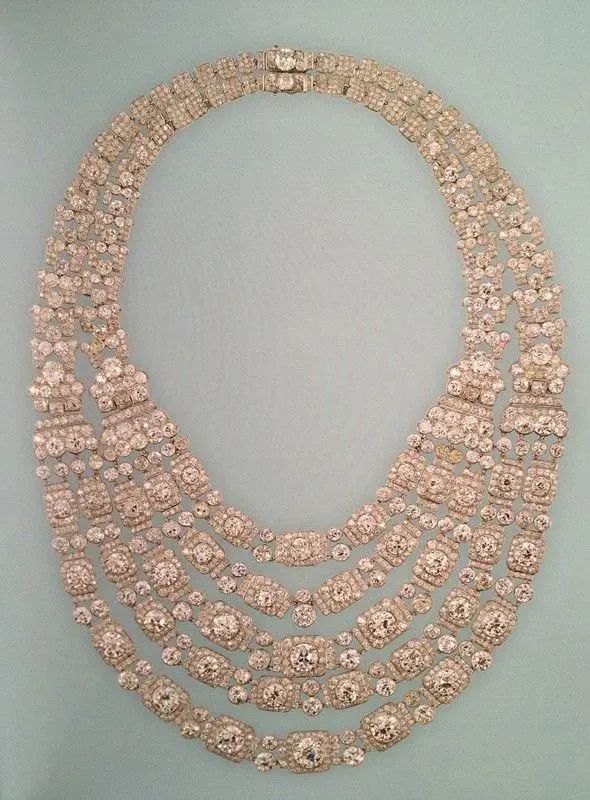 英国王后卡米拉年轻时身材好吗,卡米拉黛妃的珠宝