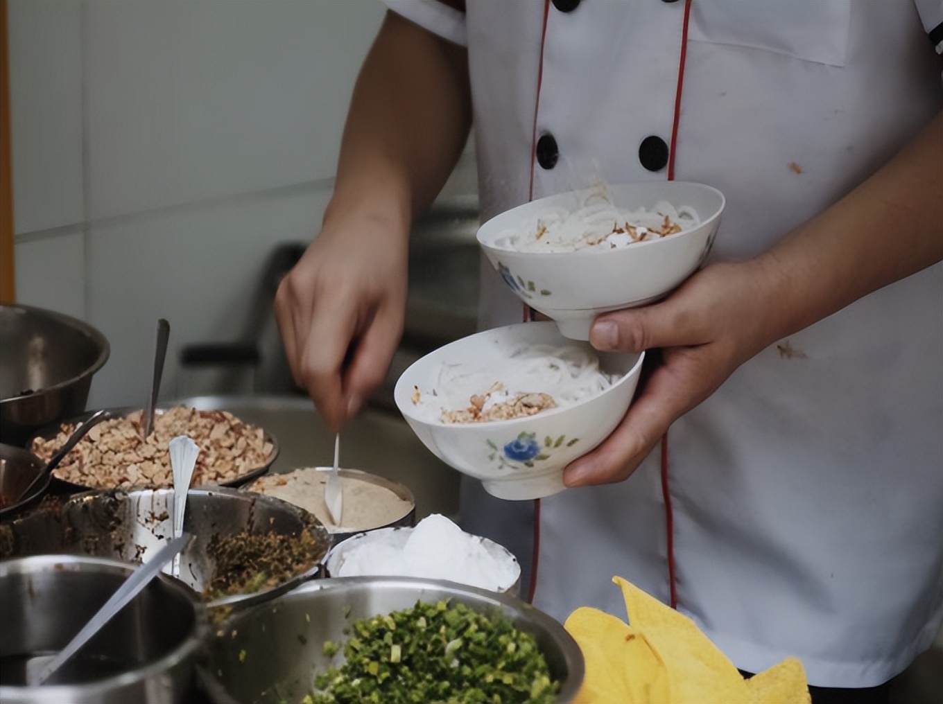 云南昆明美食推荐小锅米线,云南昆明美食排行榜前十名的小吃