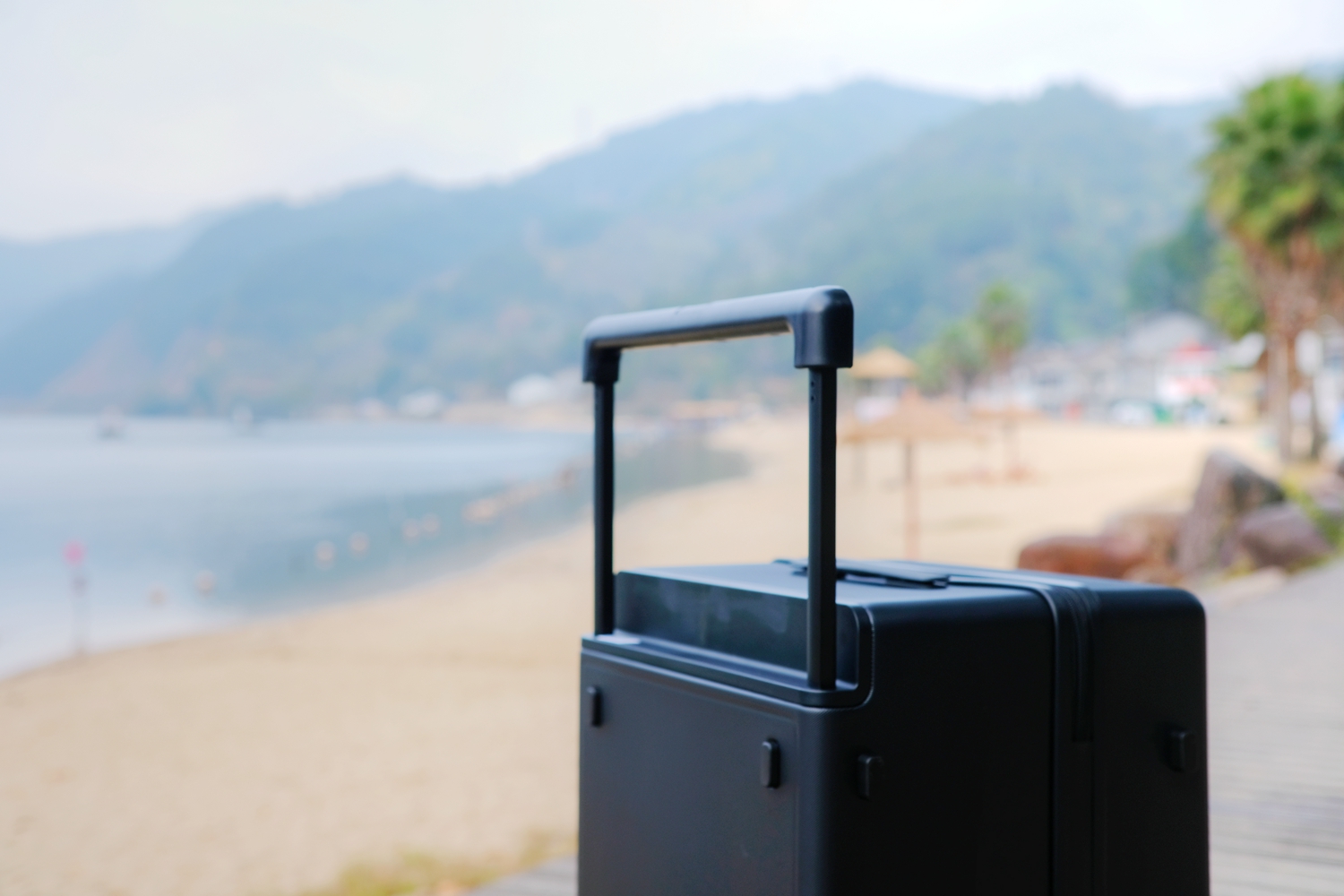 小型行李箱手提实用,重量轻且收纳量大可坐的行李箱