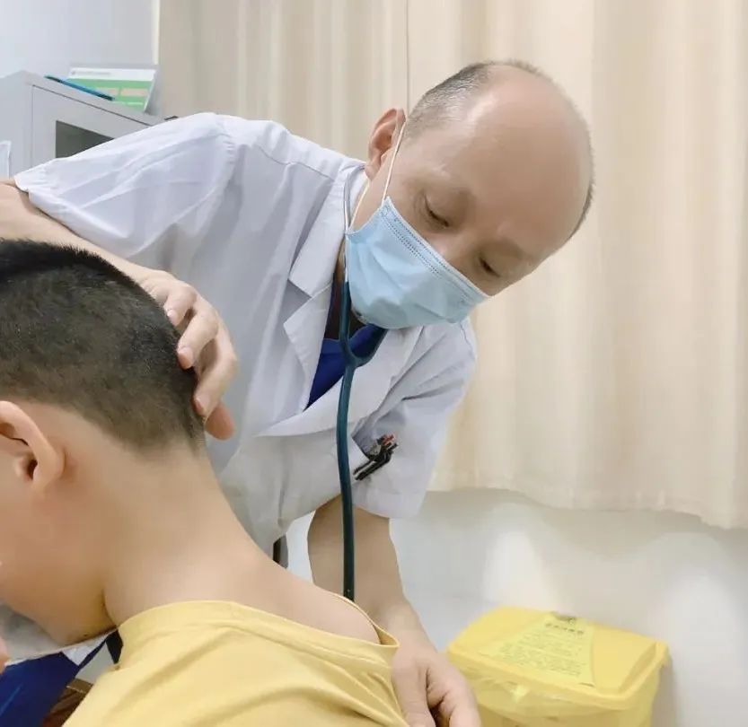 婴儿刚出生是脏的好还是干净的好,刚出生的宝宝有的干净有的脏