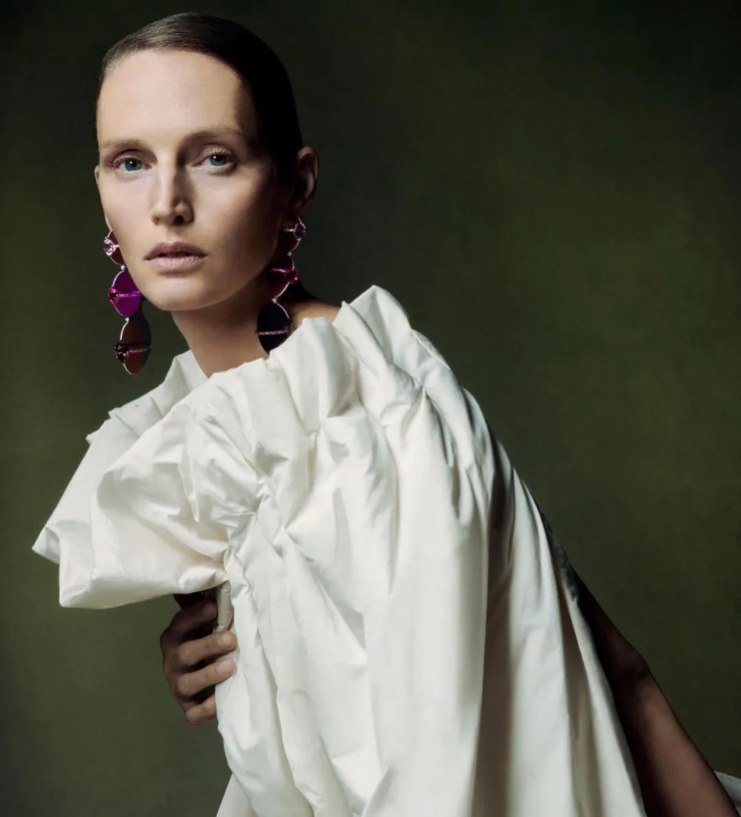 登上苏富比、用各种奇特新材质……邀你进入这位意大利设计师的珠宝新世界