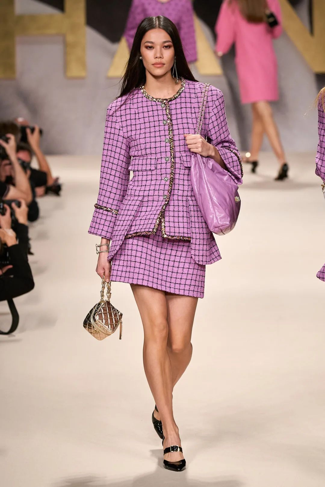 春天穿粉色到底有多好看呢,这个冬季穿粉色会让你惊艳动人