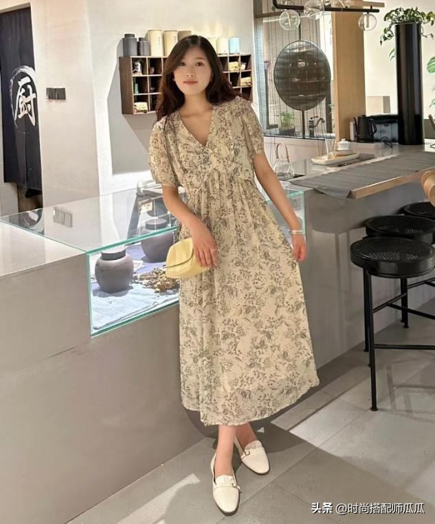 比运动鞋百搭、比小白鞋时髦，今夏“乐福鞋”火了！这样搭真高级