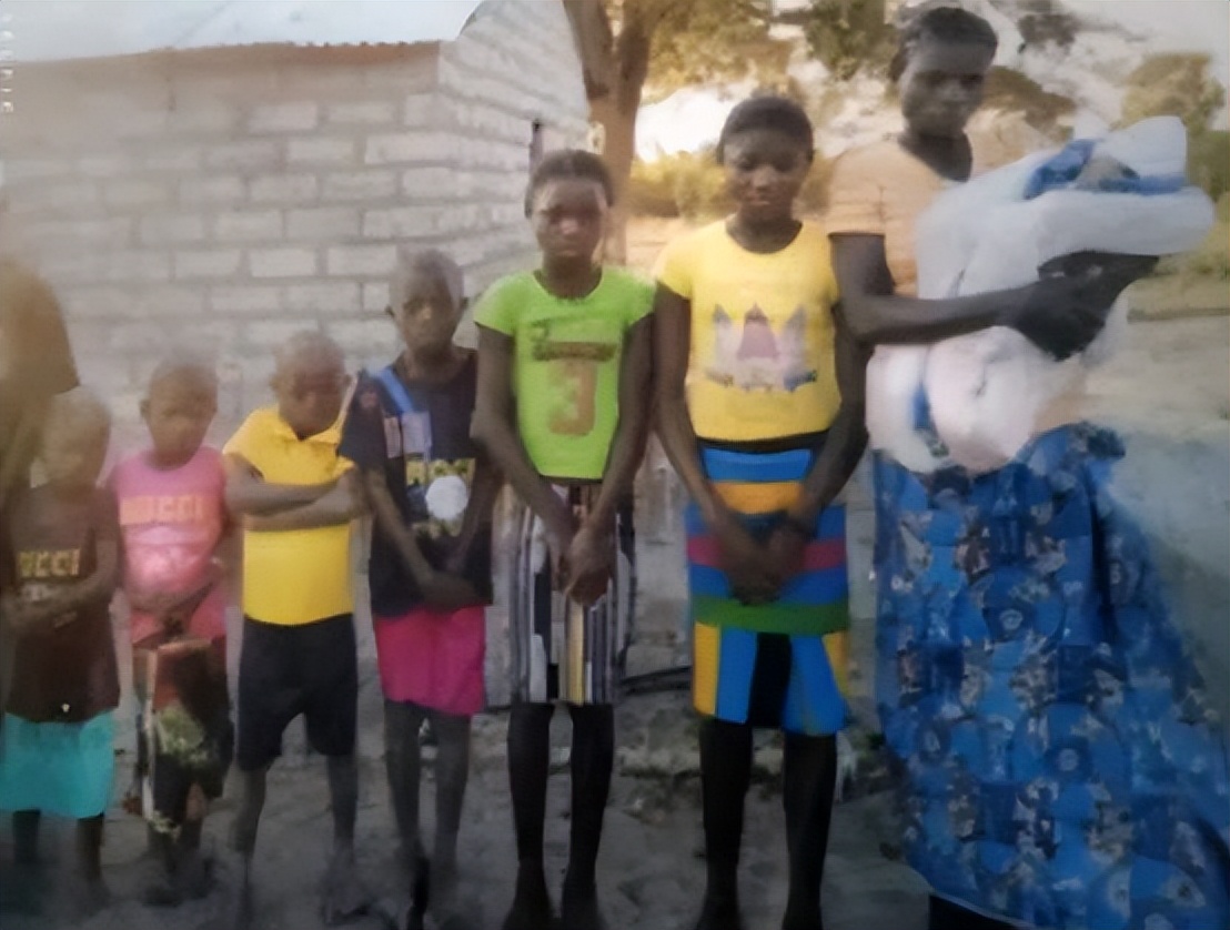 非洲19岁女孩远嫁河南48岁农民,生俩混血儿,称:我每天都在享福