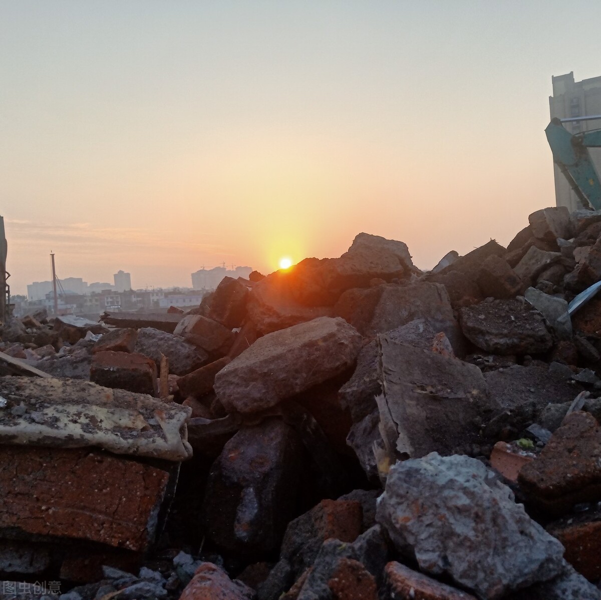 重建城墙诗歌简谱,讴歌党领导灾后重建的诗歌