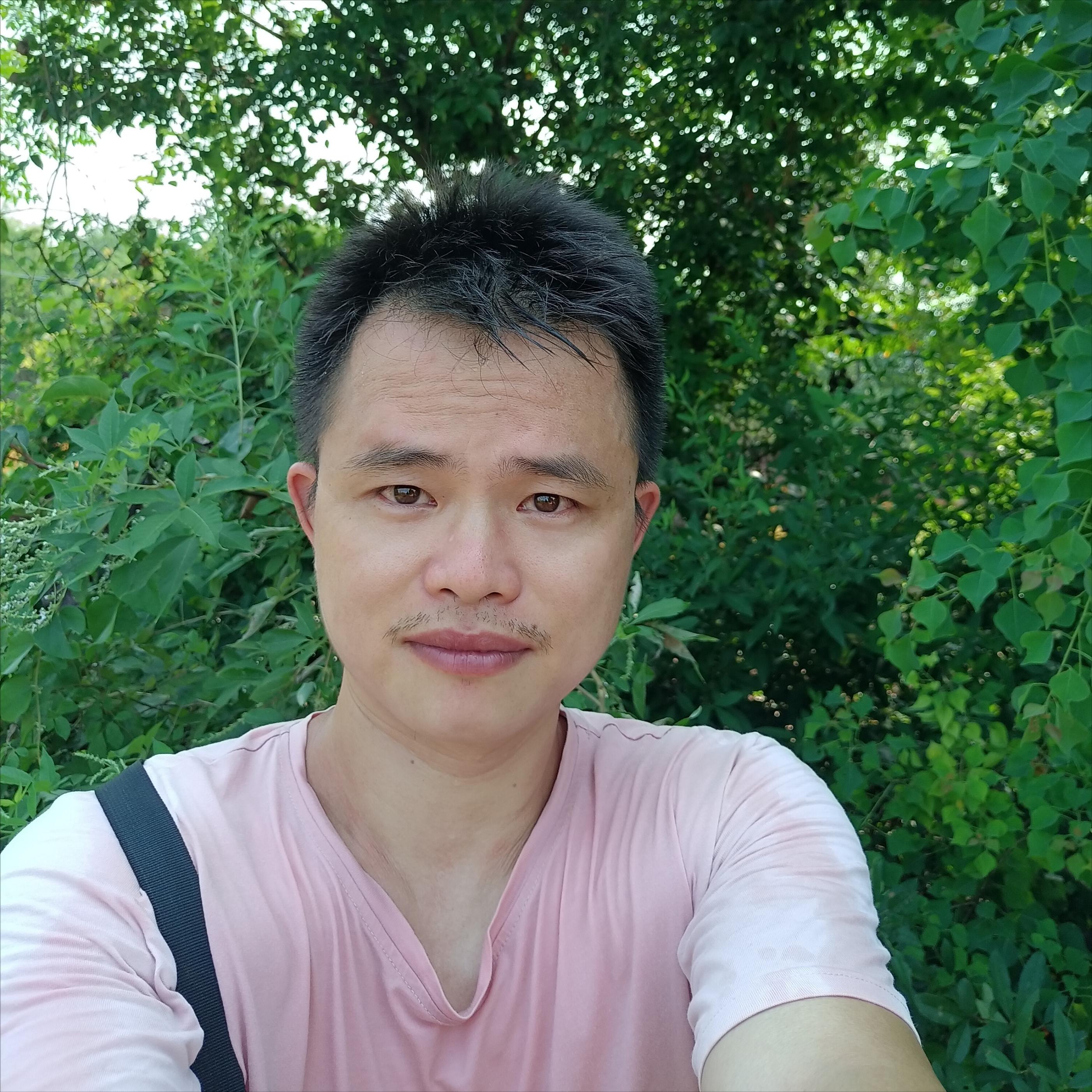 蜜蜂蛰了额头留下一片黑怎么办,我被蜜蜂蛰了