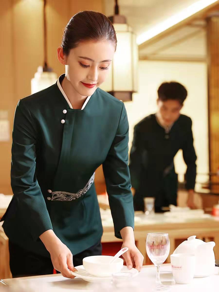 酒店工作服条纹,工作服内卷到什么程度了