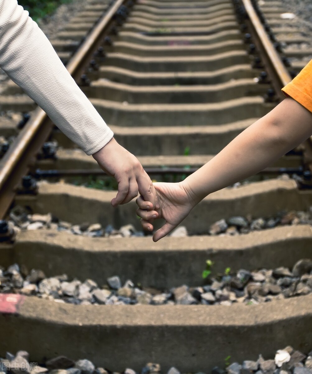 胭脂茉莉：诗歌《母亲》中英双语及三个诗人的赏析