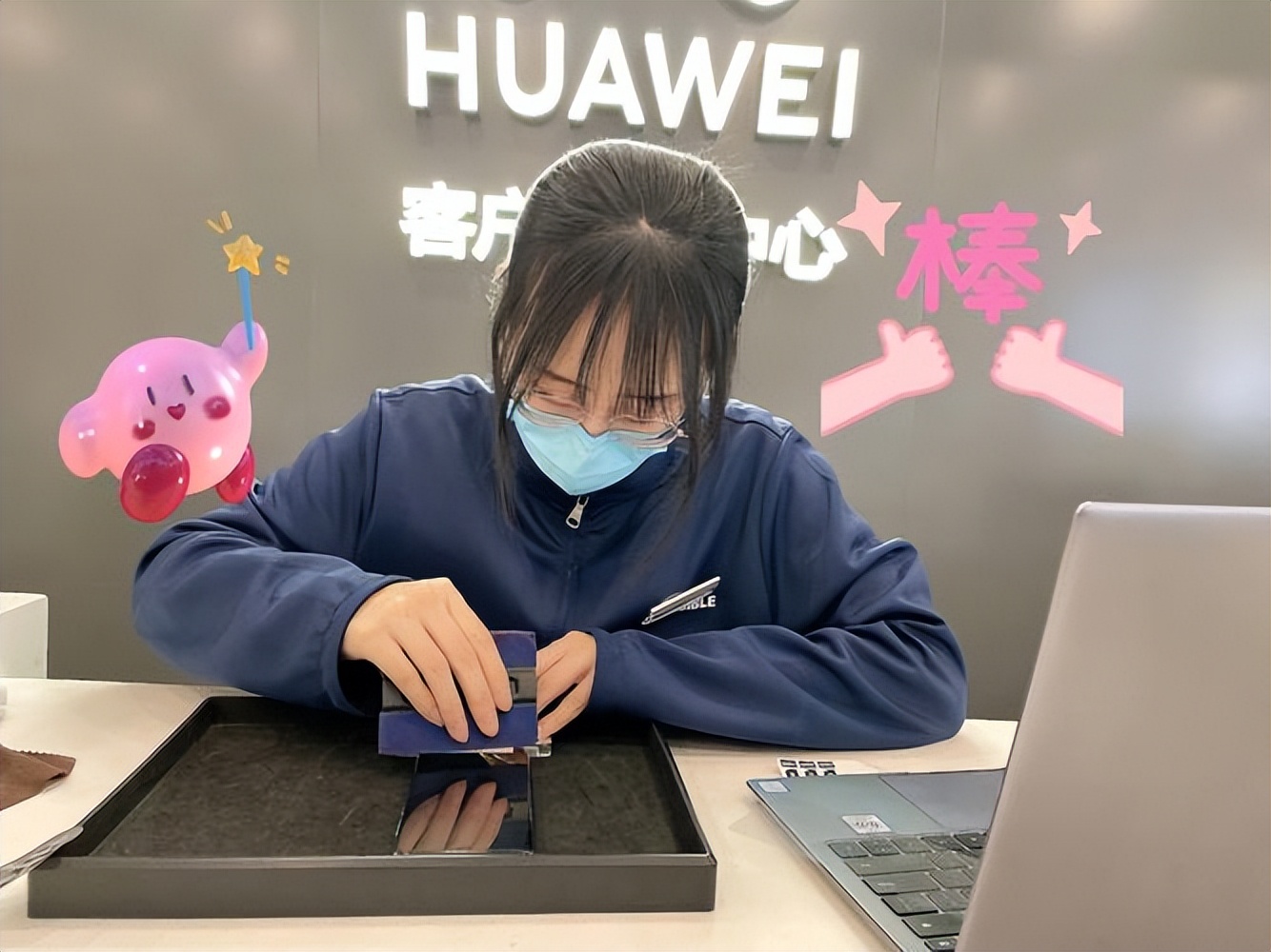 网上买的手机去专卖店能免费贴膜,手机专卖店贴膜免费吗有什么猫腻