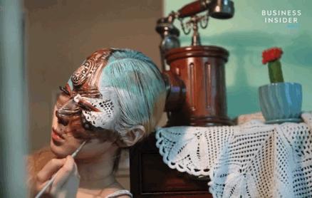 她脱去衣服,在自己皮肤上作画,狂吸63万粉,还能月入百万