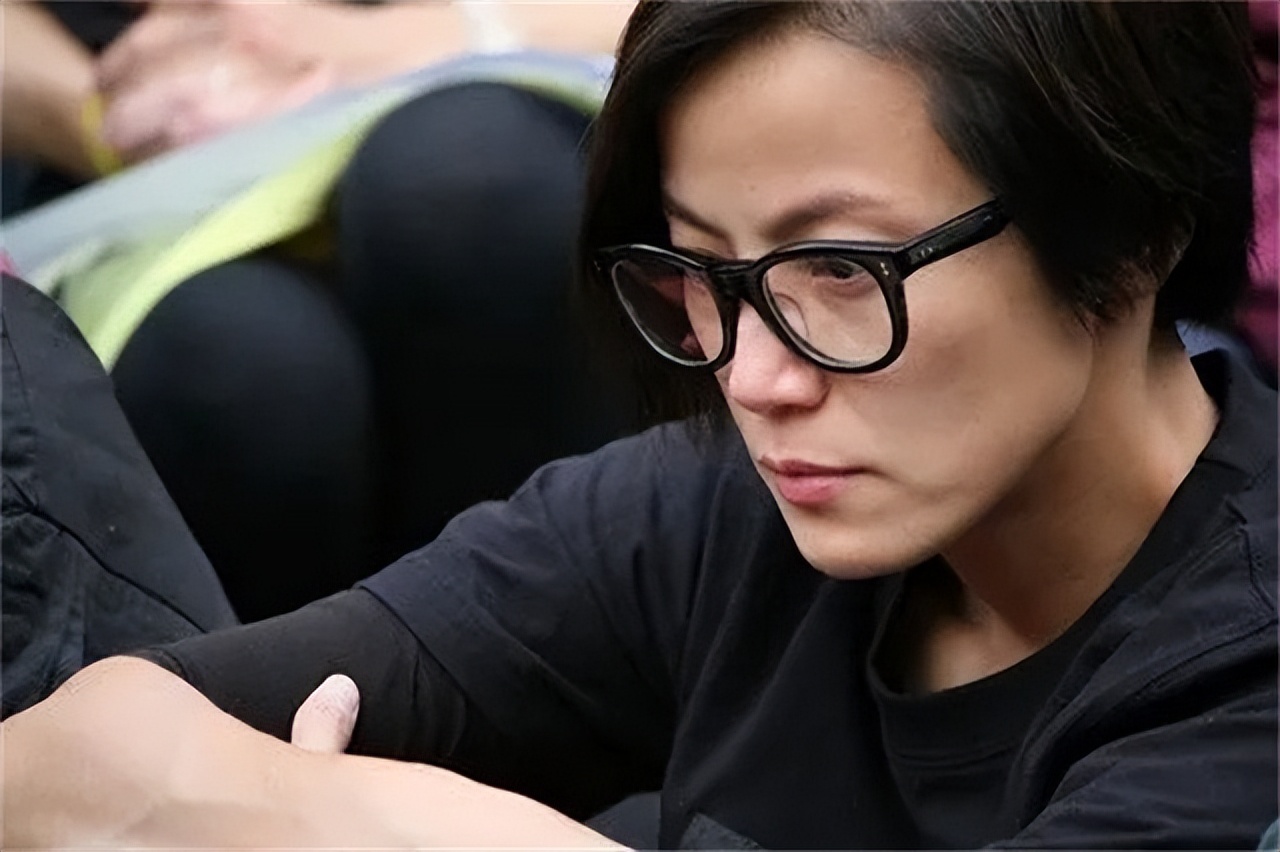 21年“港独”何韵诗被捕：大发“乱港财”，出书定价110元港币