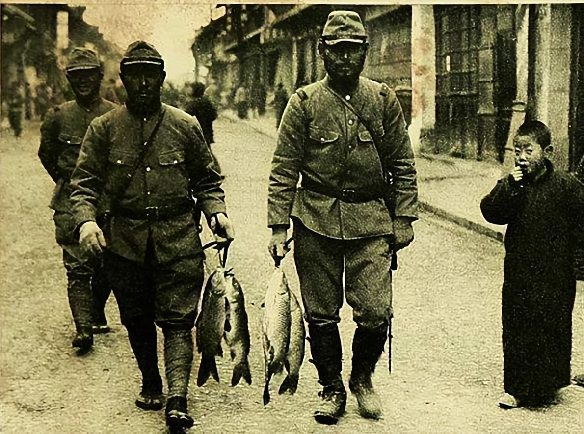 日本教师竟带头欺凌——建议抽烟女学生用菜刀切腹自杀