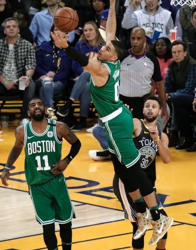 回忆！欧文有没有做过球队核心，12年职业生涯他到底算不算成功？