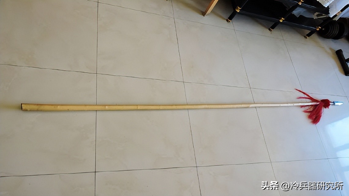 古代武术为什么讲究套路,传统武术里长枪跟长棍的不同用法
