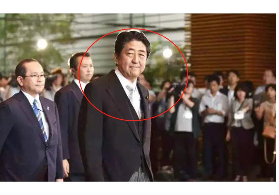 日本安倍晋三身边女保镖,安倍晋三女保镖最新消息