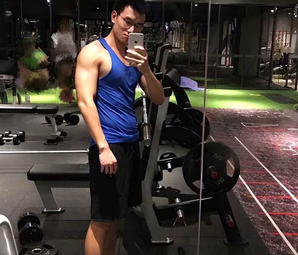 成年男性体重身高标准对照表,男性年龄身高体重对照表2021年