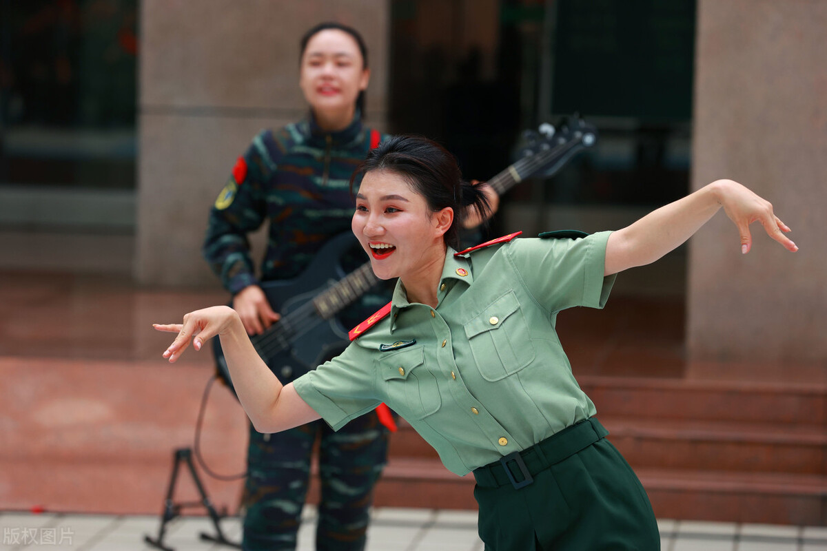 不要好奇别人的生活跟你没关系,不要好奇外面的世界