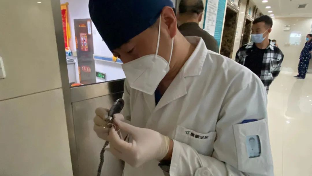 医术精湛暖民心患者感恩送锦旗,医德高尚暖人心患者感激送锦旗