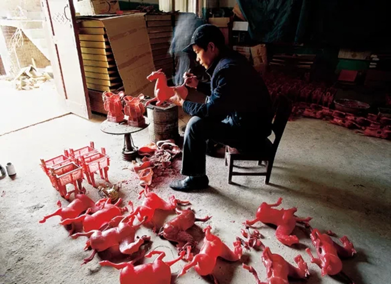 “造假教父”方兴庆：带领全村靠造假脱贫，警察找上门也没办法