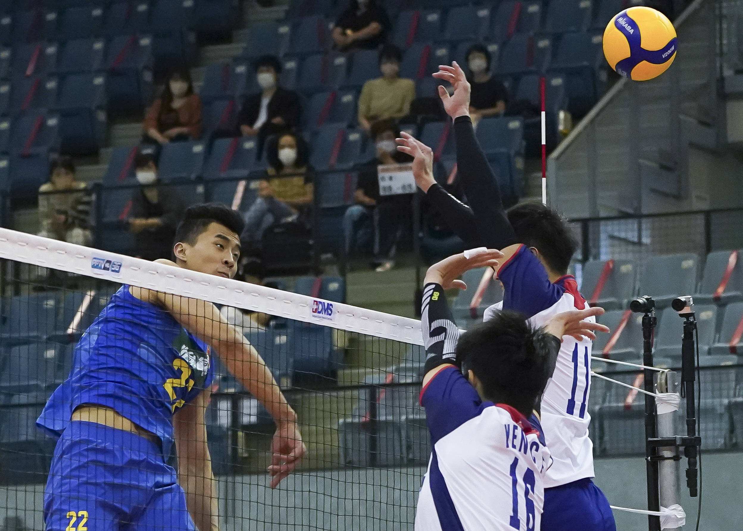 中国男排张景胤战胜巴西,中国男排2-1逆转巴西