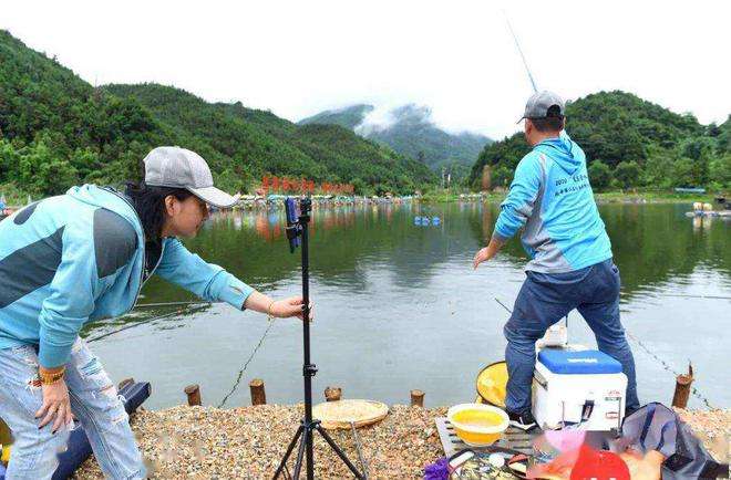 8字溜鱼法什么原理,手竿8字遛鱼技巧视频