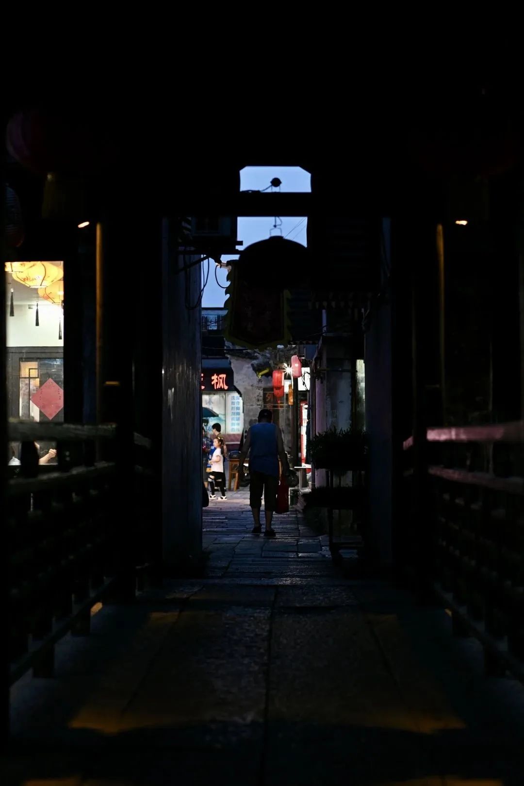 小布摄影团丨魔都夜生活的N种打开方式，快收藏起来→