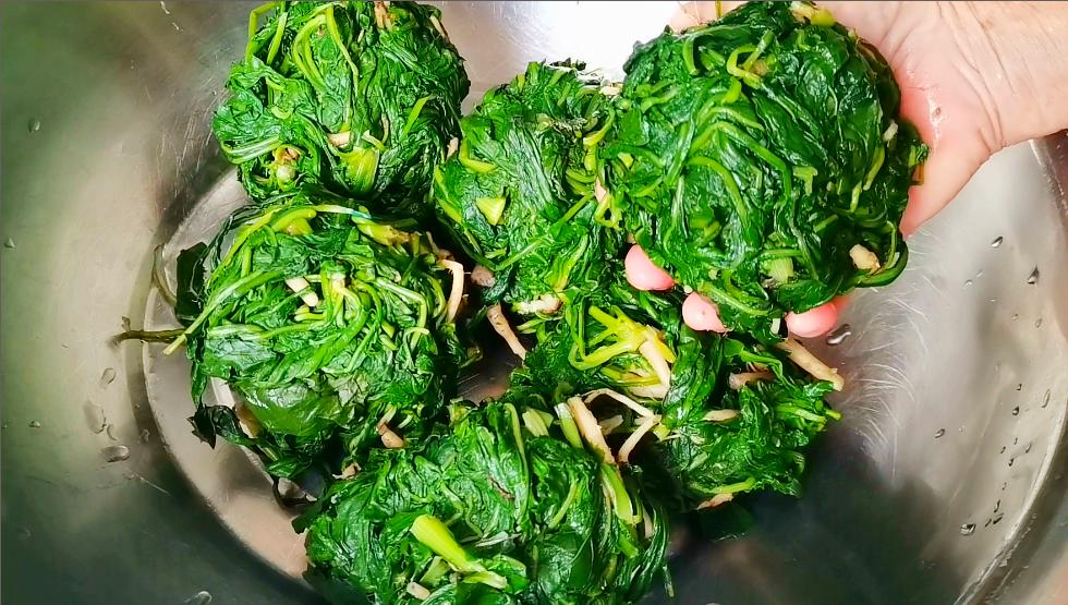 藏在草丛里的“护肝冠军”，很多人拿它当草，做成菜团子，特好吃