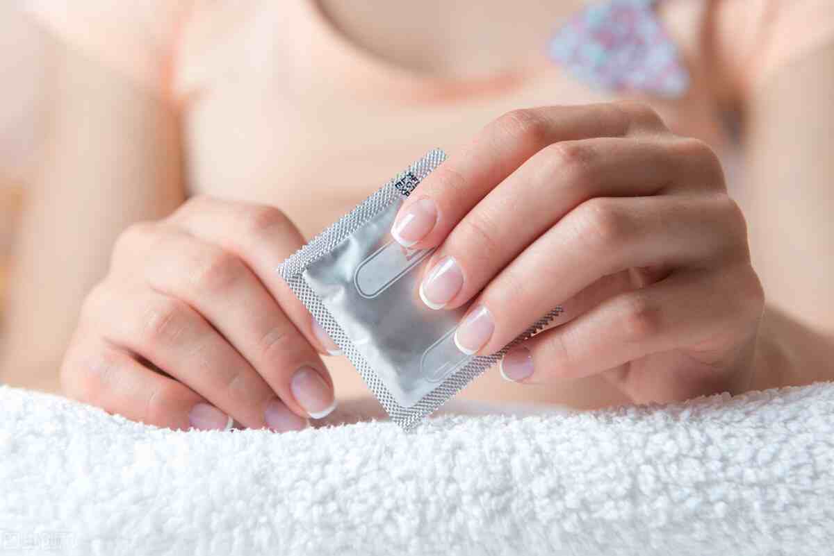 安全套“套”上就完事？这4个错误做法，不少男性还没意识到