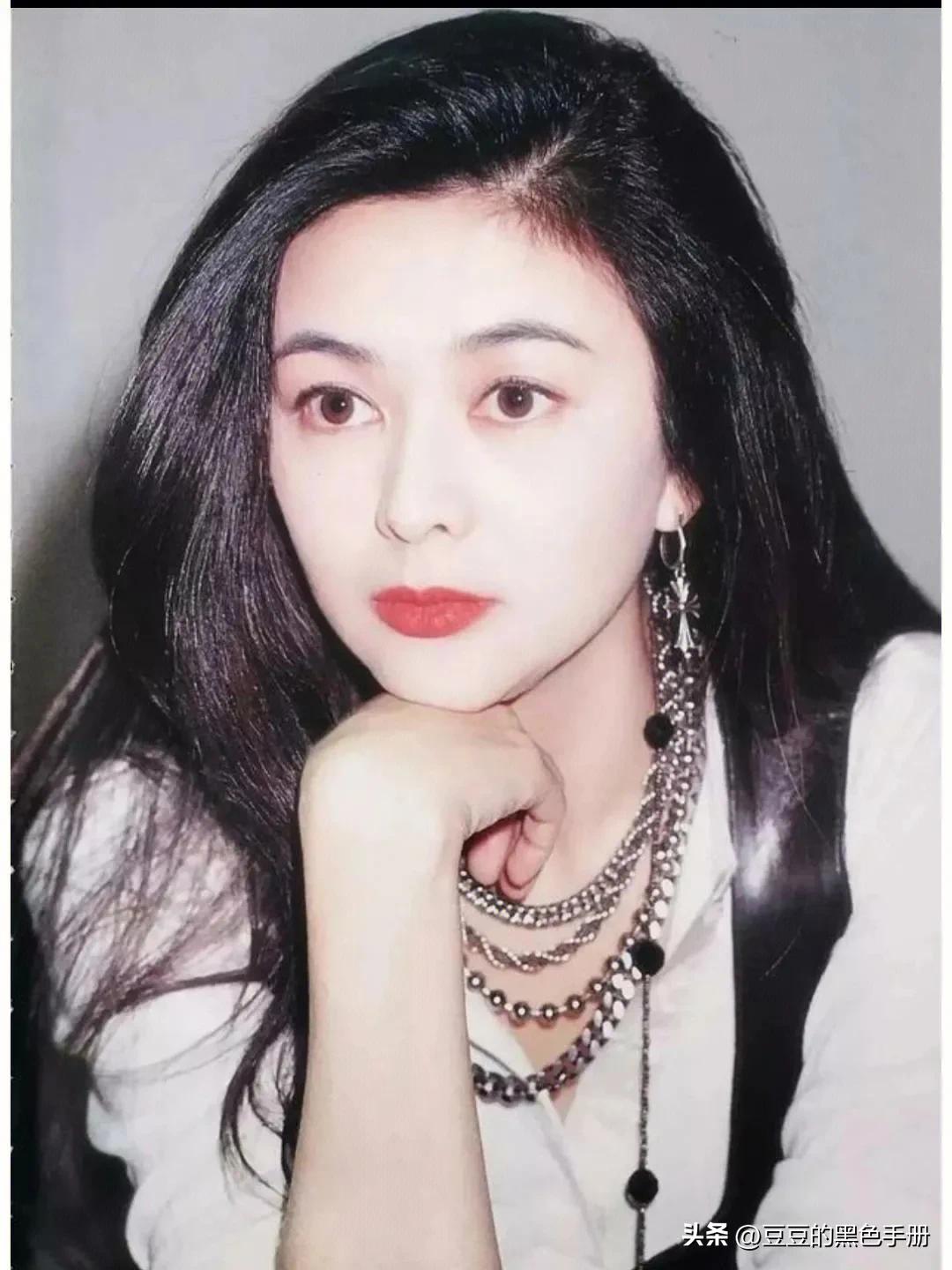 人到中年仍然风韵犹存的两位女星,人老珠黄的18位女星