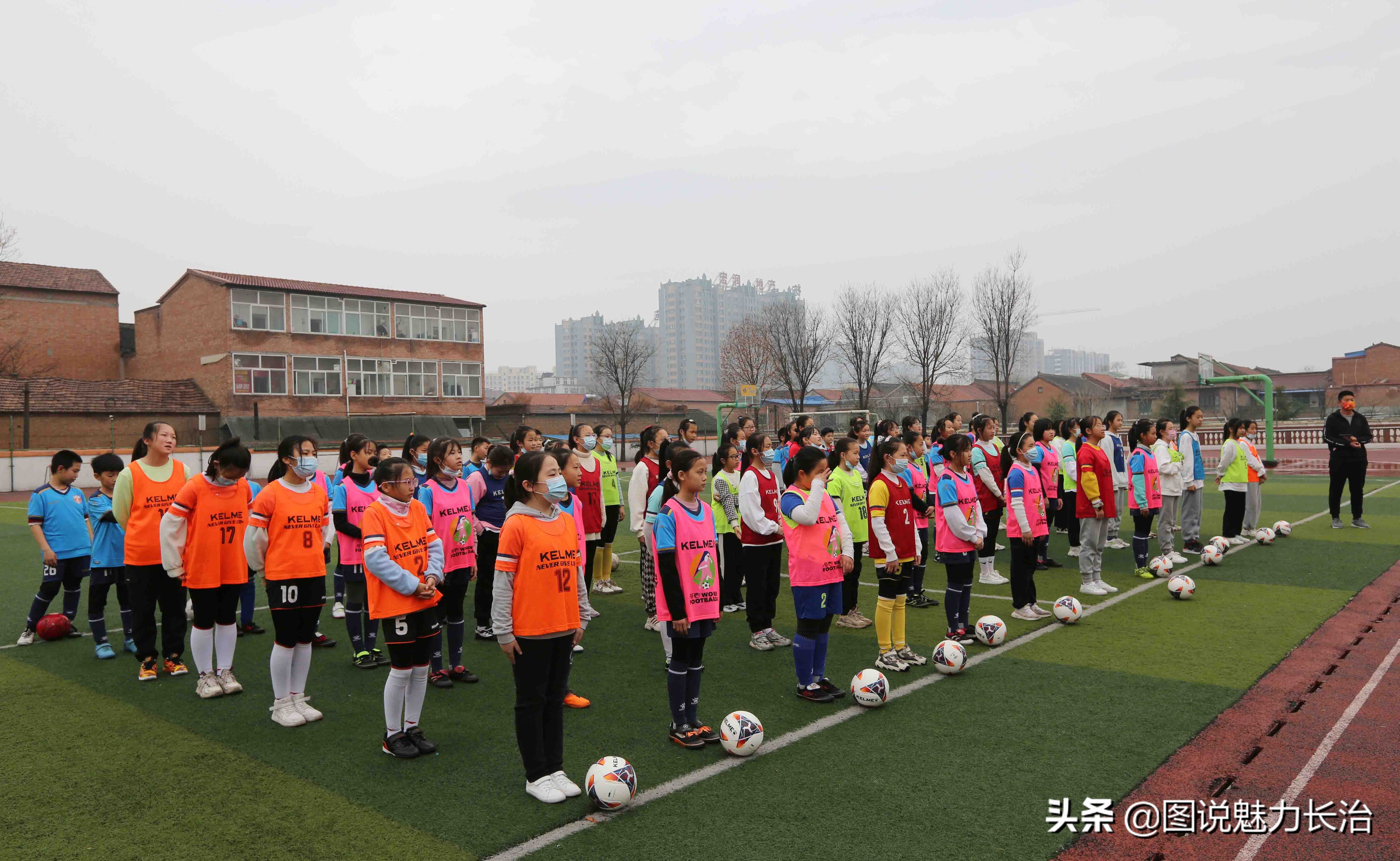 春雨助兴2022年亚足联女足日女孩足球节长治活动在东关小学举行