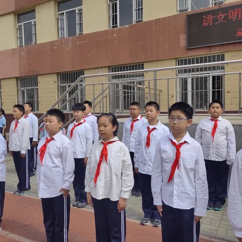 升旗仪式做文明有礼的儒雅少年,小学生文明有礼主题升旗仪式