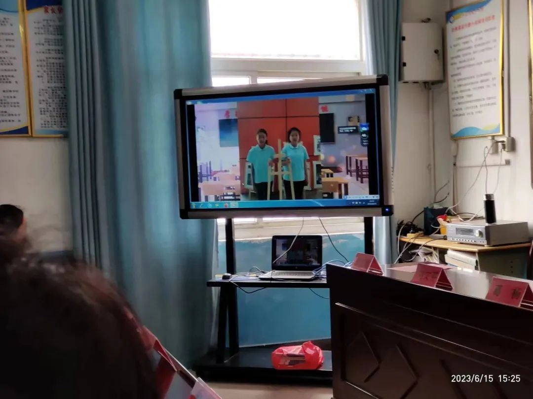 传递温情奉献爱心我们在行动,爱心圆梦情暖童心