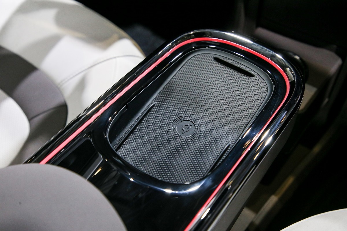 纯电家轿搅局者,新能源搅局者零跑b11