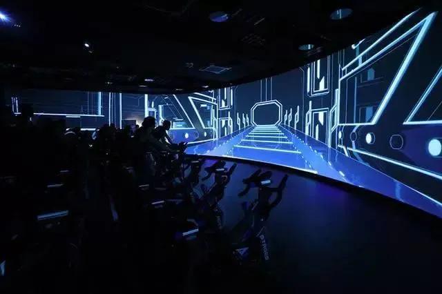 智能健身房技术 (健身房的智能化和数据化)