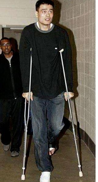 姚明讨论詹姆斯和科比,詹姆斯姚明当年联手能夺冠吗