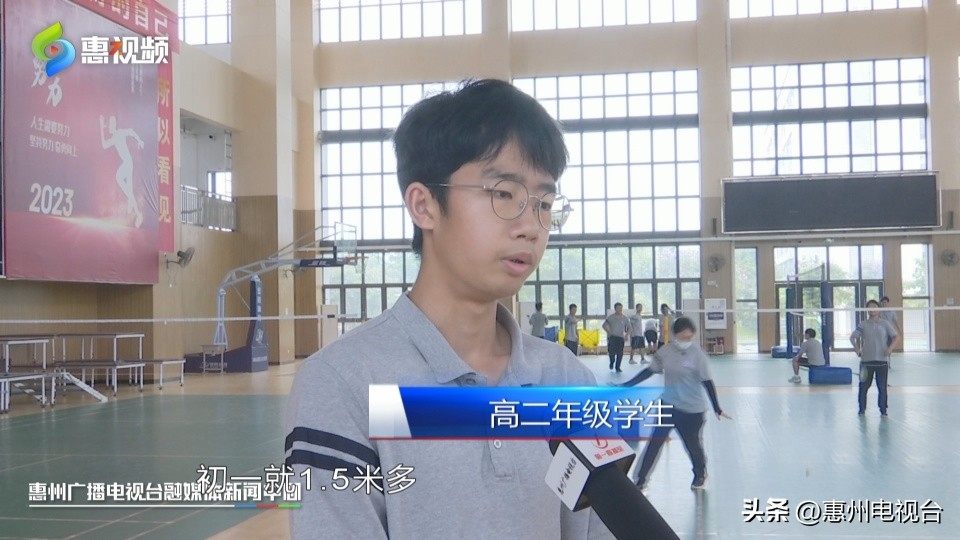 现在的高中生多高,记者问中学生有没有近视