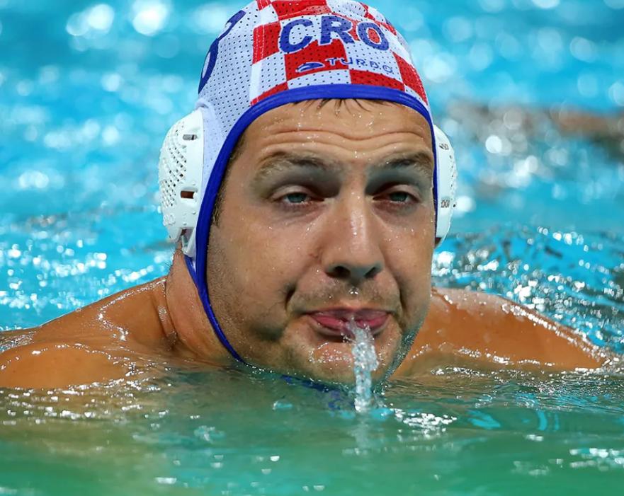 赛场上搞笑的瞬间救人,职业赛场上的十大爆笑场面