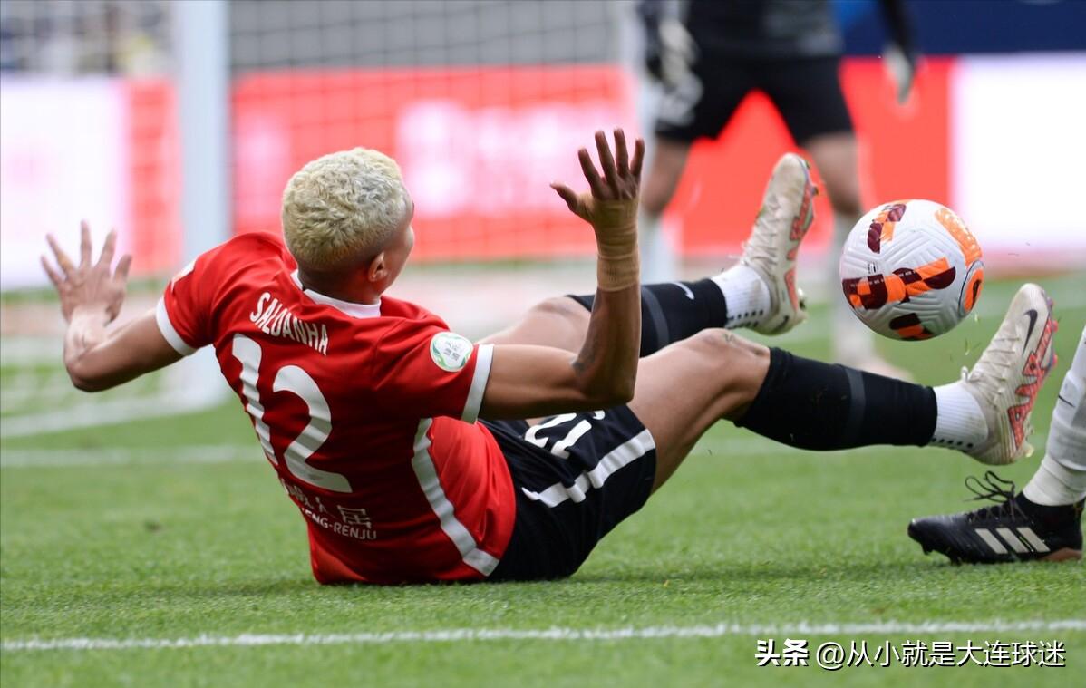 朱挺惯用脚,朱挺踩球