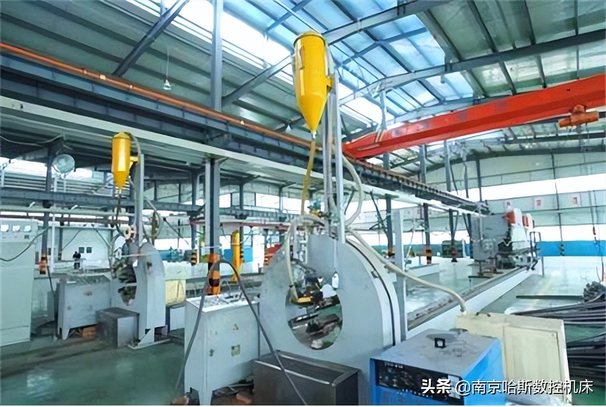 城市太阳能灯设备,4.5米灯杆生产全流程