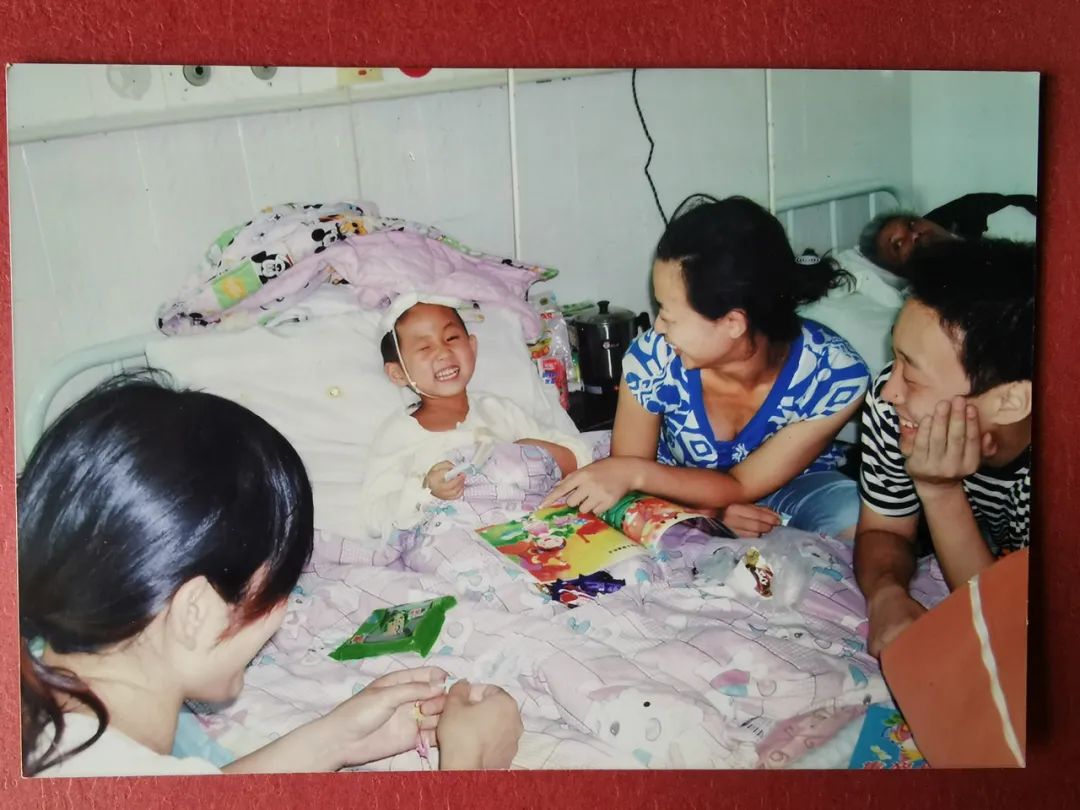 512汶川地震截肢考上川大女孩,在汶川地震中被截肢的小女孩