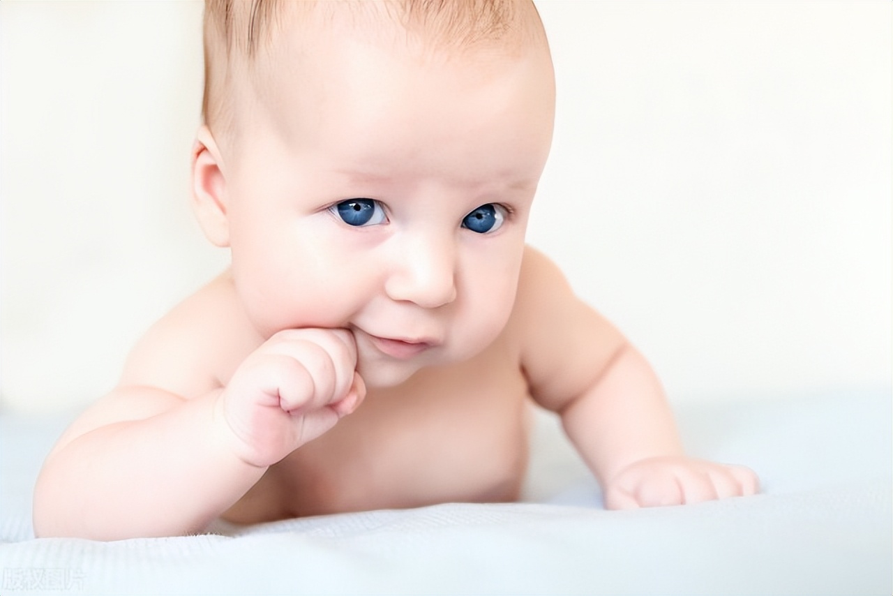宝宝喜欢趴着睡觉有问题吗,宝宝老是趴着睡觉会影响发育吗