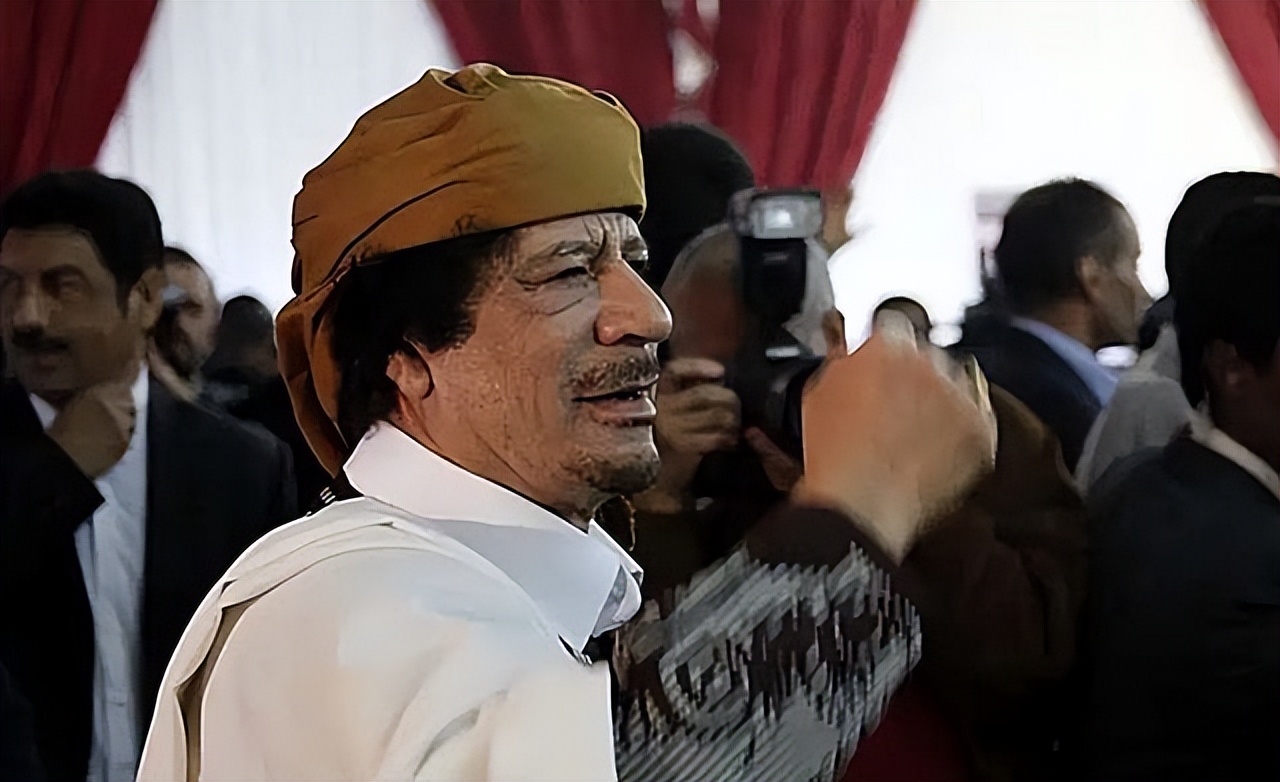 舞女曝光与卡扎菲三儿子情史：睡在一张床只接吻，其它什么也不做