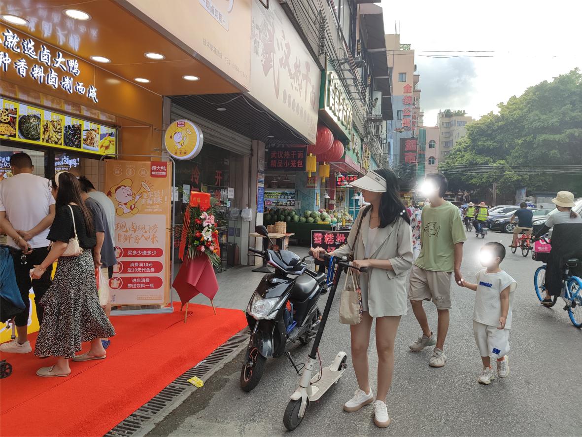 在乡镇开卤菜店有没有前景,在乡镇开一家卤味店大概多少钱