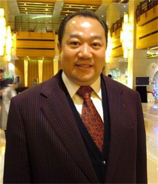 百亿富豪朱树豪：患癌坚持工作，带着氧气瓶看项目，去世留260亿