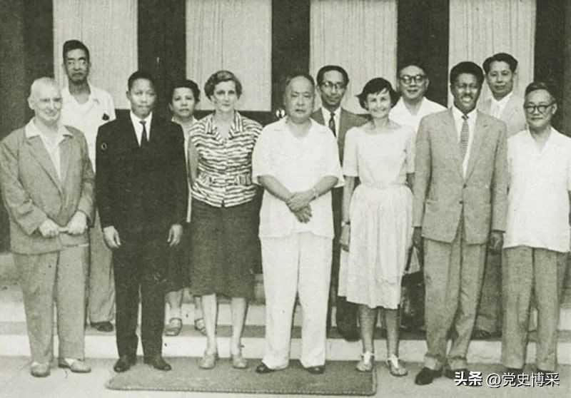 在争论核*器武**是否下马的关键时刻，陈毅元帅发出当裤子也要搞原*弹子**的豪言