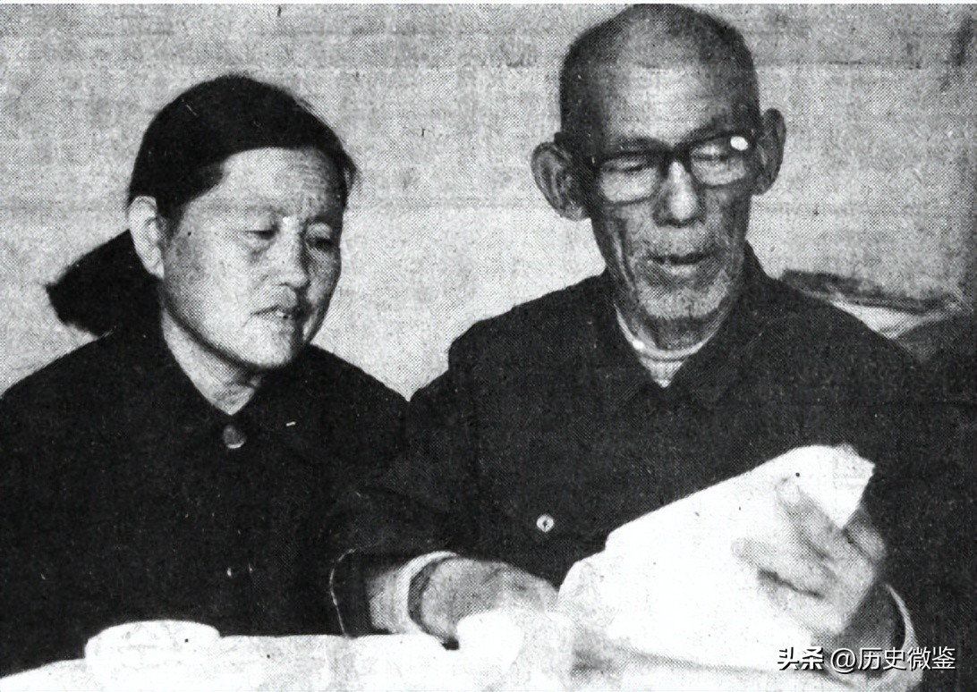 1990年，老农因儿子参军落选，拿出小学课本说：里面的烈士包括我