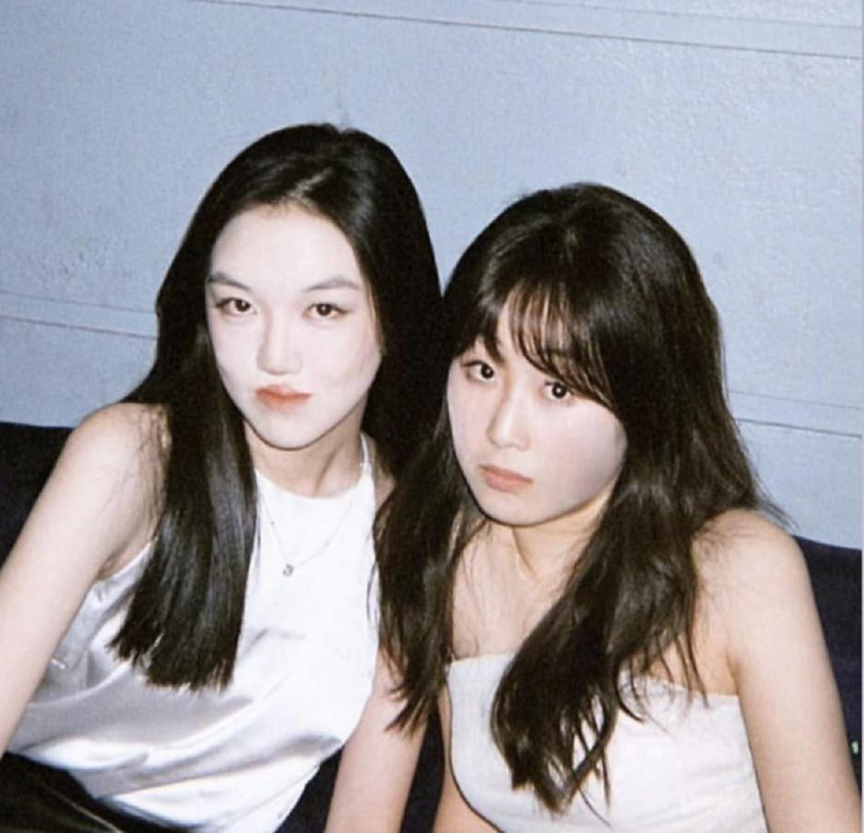 李嫣和闺蜜一起逛街,李嫣跟闺蜜逛街