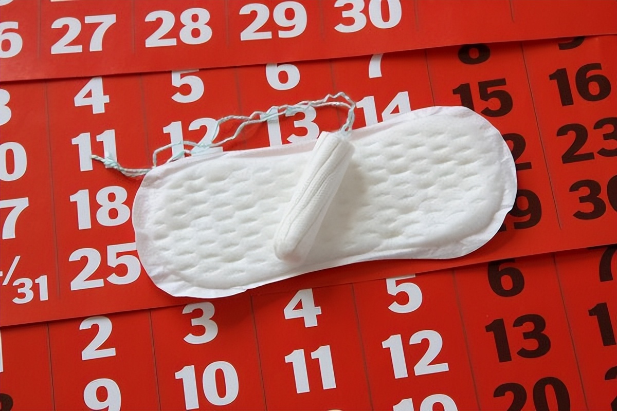 突然经血发黑是怎么回事,刚来的经血发黑是怎么回事