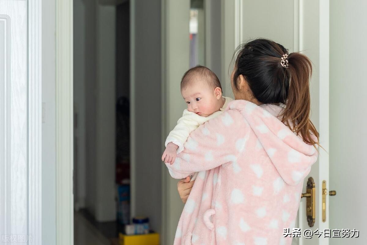 宝妈带娃辛苦要怎么来安慰,全职在家带娃的宝妈如何调整心态