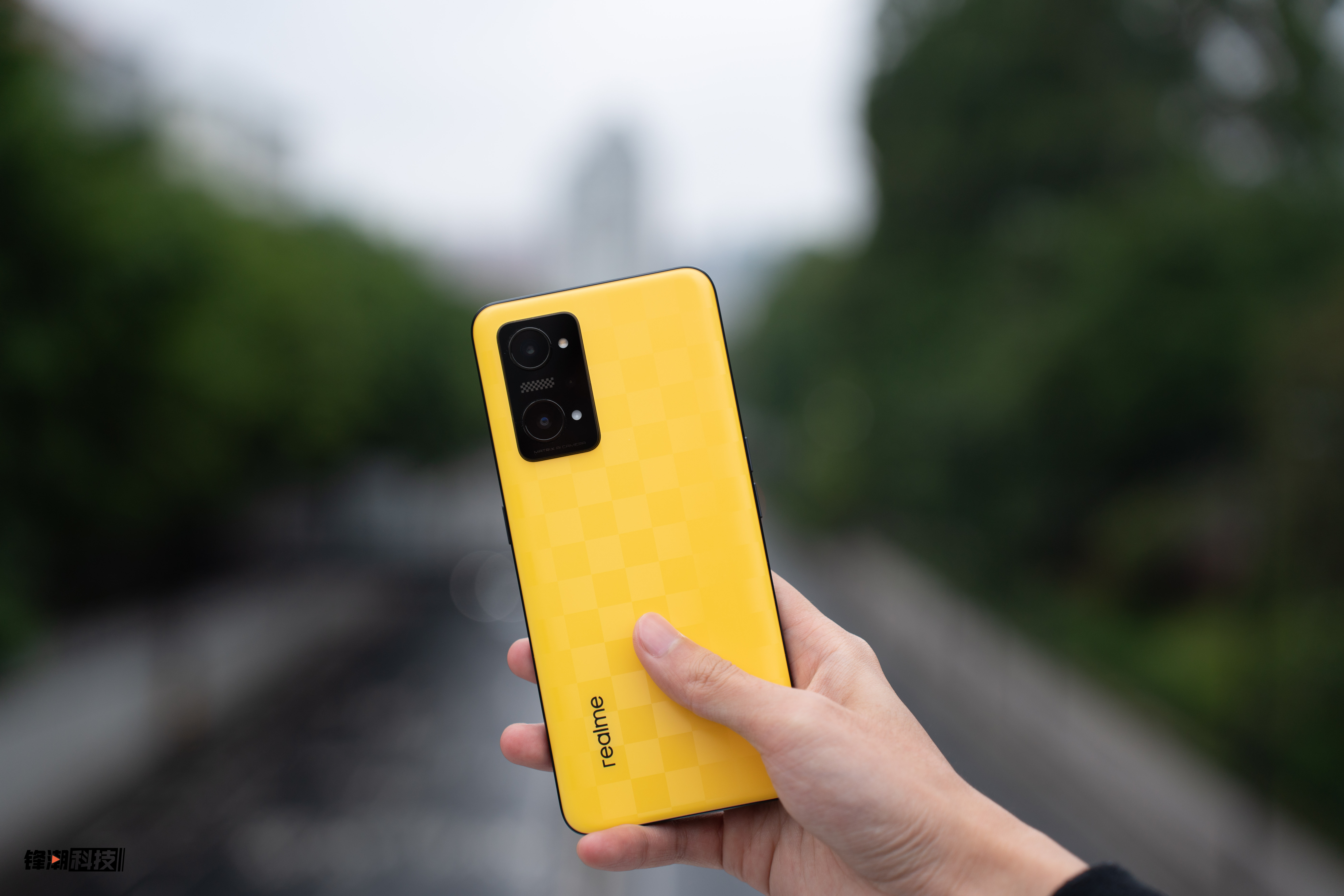 真我q5pro能用65w的闪充么,80w闪充能给60w手机充么